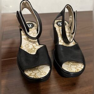 Fly London leather Black Open-Toe sandals with ankle strap size 42